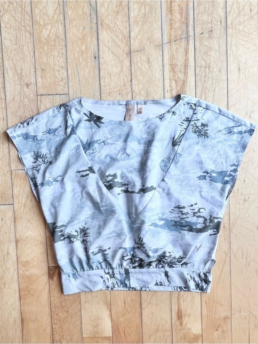 Indyeva Abstract Print Wrap-Style Cap Sleeve Lightweight Crop Top Size Small